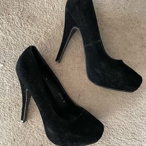 Beautiful Women’s Black Velvet High Heels